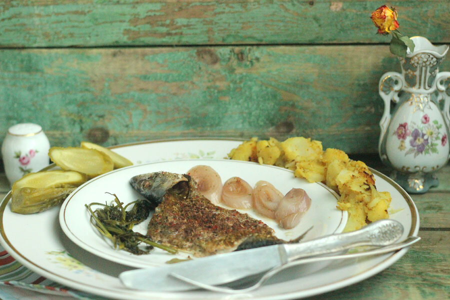 Последняя роза покупная.  Слышали, громадный аукцион цветов в Голландии уничтожен из-за ковид, цветы и овощи его потенциальные носители.