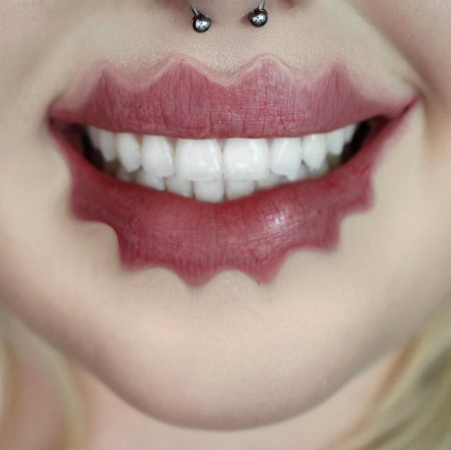 Губы - волна. Кто-то менял форму при помощи карандаша, кто -то при помощи уколов красоты. Фото из интернета