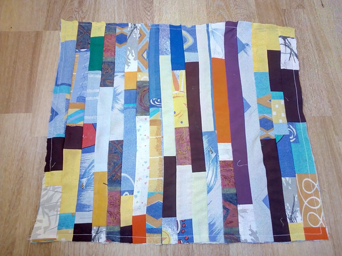 Пэчворк из полосок ткани для начинающих. Пэчворк одеяло из полос. Дедушкин дом пэчворк. Юбка пэчворк в полоску. Пэчворк лоскутное шитье.