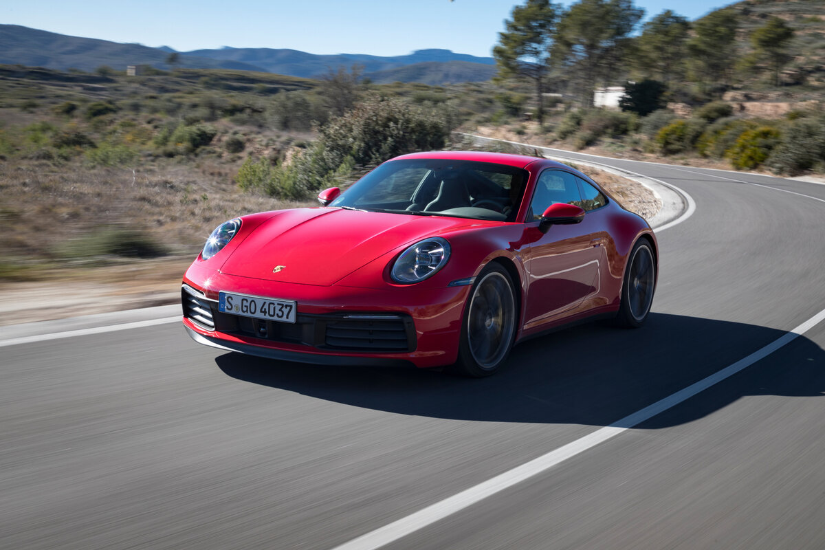 Новый Porsche 911 быстр,  как спорткар с комфортом от лимузина (почти).