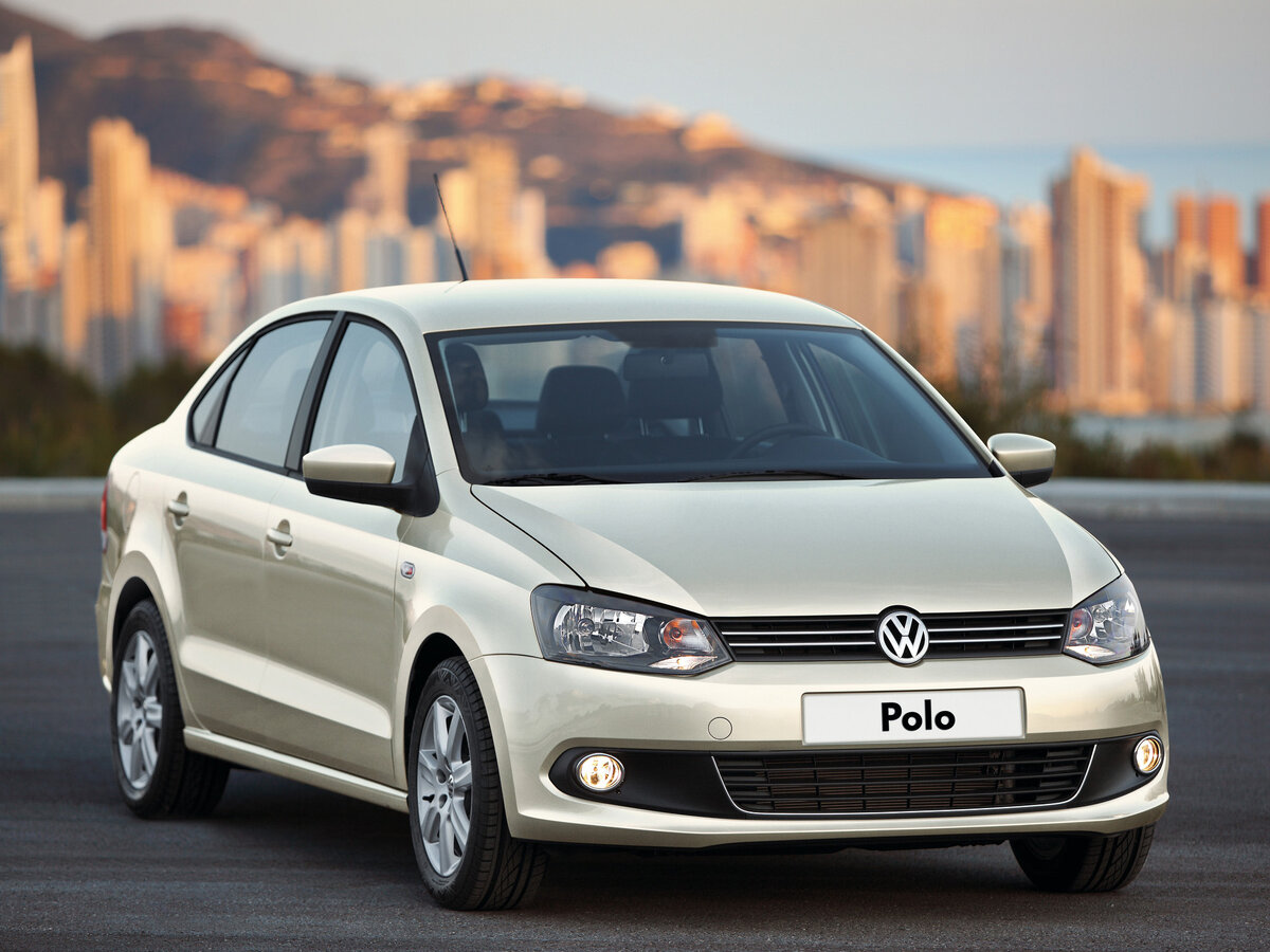 Volkswagen Polo Sedan (рус. Фольксва́ген По́ло Седа́н) — легковой автомобиль, производимый с 2010 года по полному циклу, со сваркой и окраской кузова, на заводе фирмы Volkswagen под Калугой. Является моделью с кузовом седан в семействе Volkswagen Polo V[7].

Polo Sedan был первым в истории фирмы автомобилем, специально разработанным для России. При его проектировании учитывались климатические условия эксплуатации, состояние дорог и качество топлива. Прототипы автомобиля прошли длительный цикл дорожных испытаний в различных регионах страны. В результате Polo Sedan получил оцинкованный в местах, наиболее подверженных коррозии, кузов, неприхотливый двигатель и усиленную подвеску[8].

Весной 2010 года первые образцы автомобиля были продемонстрированы на закрытом показе российским журналистам[9], в начале лета состоялась официальная презентация автомобиля в Москве[8], а 10 сентября он поступил в продажу[10].

В 2015 году был произведен рестайлинг. Изменился дизайн фар, решетки радиатора, бамперов. В салон были установлены более удобные сиденья, заменён руль, появилась возможность установки усовершенствованных медиа-систем.

Несмотря на общее с европейским хэтчбеком название и внешнее сходство, Polo Sedan имеет кузов большего размера, с более вместительным салоном, изменённую ходовую часть, и потому считается отдельной моделью в семействе Volkswagen Polo V[7]. После ухода хэтчбека с российского рынка, оставшийся седан принято называть просто Volkswagen Polo[11].

Весной 2020 года должен начаться выпуск нового поколения Volkswagen Polo для российского рынка, на смену седану придёт лифтбек с аналогичным названием. Он разрабатывался одновременно с Škoda Rapid 2020 модельного года, и фактически является его близнецом, созданным на той же платформе Volkswagen Group New A05+ (PQ25). Модели имеют схожие габариты кузова, множество одинаковых узлов, агрегатов, позиций оснащения[12][13].

Следует заметить, что на базе Polo четвёртого поколения уже выпускался автомобиль под названием Polo Sedan. Присутствовали седаны в гамме Volkswagen Polo и ранее, но они имели другие наименования, в гамме моделей первого и второго поколений это был Derby, а у третьего поколения — Polo Classic.

VW Polo Sedan
Volkswagen Polo Sedan 2.JPG
Общие данные
Производитель
Volkswagen
Годы производства
2010 — настоящее время
Сборка
Индия Пуна Индия,
Россия Калуга, Россия,
Малайзия Pekan, Малайзия
Дизайн
Тип кузова
4‑дв. седан (5‑мест.)
Платформа
PQ25[1]
Двигатель
1.4 TSI
Производитель
Volkswagen
Код двигателя
CZCA
Тип
бензиновый с турбонаддувом
Объём
1395 см3
Максимальная мощность
92 кВт (125 л. с.), при 5 000—6 000  об/мин
Максимальный крутящий момент
200 Н·м, при 1400—4000 об/мин
Конфигурация
рядный, 4-цилиндр.
Цилиндров
4
Клапанов
16
Разгон до 100 км/ч
9
Экологические нормы
Евро 6
Система смазки
полнопоточная под давлением
Охлаждение
жидкостное
Тактность (число тактов)
четырёхтактный
1.6 MPI (до 2015 г.)
Производитель
Volkswagen
Код двигателя
CFNA
Тип
бензиновый атмосферный
Объём
1598 см3
Максимальная мощность
85—105 л. с. (63—77 кВт ), при 5250 об/мин
Максимальный крутящий момент
144—153 Н·м, при 3800 об/мин
Конфигурация
рядный, 4-цилиндр.
Цилиндров
4
Клапанов
16
Экологические нормы
Евро-4
Диаметр цилиндра
76,5 мм
Ход поршня
86,9 мм
Степень сжатия
10,5
Система питания
распределённый впрыск
Система смазки
полнопоточная под давлением
Охлаждение
жидкостное
Клапанной механизм
DOHC
Материал блока цилиндров
алюминиевый сплав
Материал ГБЦ
алюминиевый сплав
Тактность (число тактов)
четырёхтактный
Порядок работы цилиндров
1-3-4-2
Рекомендованное топливо
бензин с октановым числом не менее 95
1.6 MPI (с 2015 г.)
Производитель
Volkswagen
Тип
бензиновый атмосферный
Объём
1597 см3
Максимальная мощность
90—110 л. с. (66—81 кВт ), при 5250—6000 об/мин
Максимальный крутящий момент
155 Н·м, при 3800—4000 об/мин
Конфигурация
рядный, 4-цилиндр.
Цилиндров
4
Клапанов
16
Экологические нормы
Евро-5
Система питания
распределённый впрыск
Система смазки
полнопоточная под давлением
Охлаждение
жидкостное
Клапанной механизм
DOHC
Материал блока цилиндров
алюминиевый сплав
Материал ГБЦ
алюминиевый сплав
Тактность (число тактов)
четырёхтактный
Рекомендованное топливо
бензин с октановым числом не менее 95
Трансмиссия
механическая 5-ступ.
Производитель
Volkswagen
Модель
02T
Тип
механическая
Число ступеней
5
Передаточные отношения
Главная передача
4,55
1 передача
3,46
2 передача
1,96
3 передача
1,28
4 передача
0,88
5 передача
0,67
Задняя передача
3,18
Синхронизаторы
на всех передачах
Механизм управления
между сидениями
Переключение
ручное
автоматическая 6-ступ.
Производитель
Aisin
Модель
09G
Тип
автоматическая
Число ступеней
6
Передаточные отношения
1 передача
4,148[2]
2 передача
2,370
3 передача
1,556
4 передача
1,155
5 передача
0,859
6 передача
0,686
Задняя передача
3,394
Механизм управления
между сидениями
Переключение
автоматическое и ручное (секвентальное)
Массово-габаритные характеристики
Длина
4384 мм[3],
4390 мм (с 2015 г.)[4]
Ширина
1699 мм
Высота
1465 мм,
1467 мм (с 2015 г.)
Клиренс
168—170 мм,
163 мм (с 2015 г.)
Колёсная база
2552 мм,
2553 мм (с 2015 г.)
Колея задняя
1498 мм,
1500 мм (с 2015 г.)
Колея передняя
1460 мм,
1457 мм (с 2015 г.)
Масса
1120—1217 кг,
1163—1208 кг (с 2015 г.),
1223—1291 кг (Polo GT)[5]
Полная масса
1600—1730 кг,
1700 кг (с 2015 г.),
1740 кг (Polo GT)
Динамические характеристики
Максимальная скорость
190 км/ч
Коэффициент аэродинамического сопротивления
0,319[6]—0,327