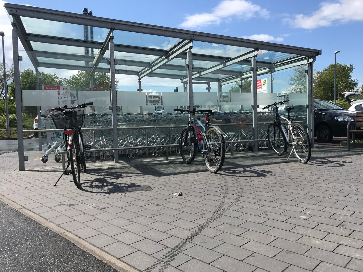 социальная дистанция на вело-парковке