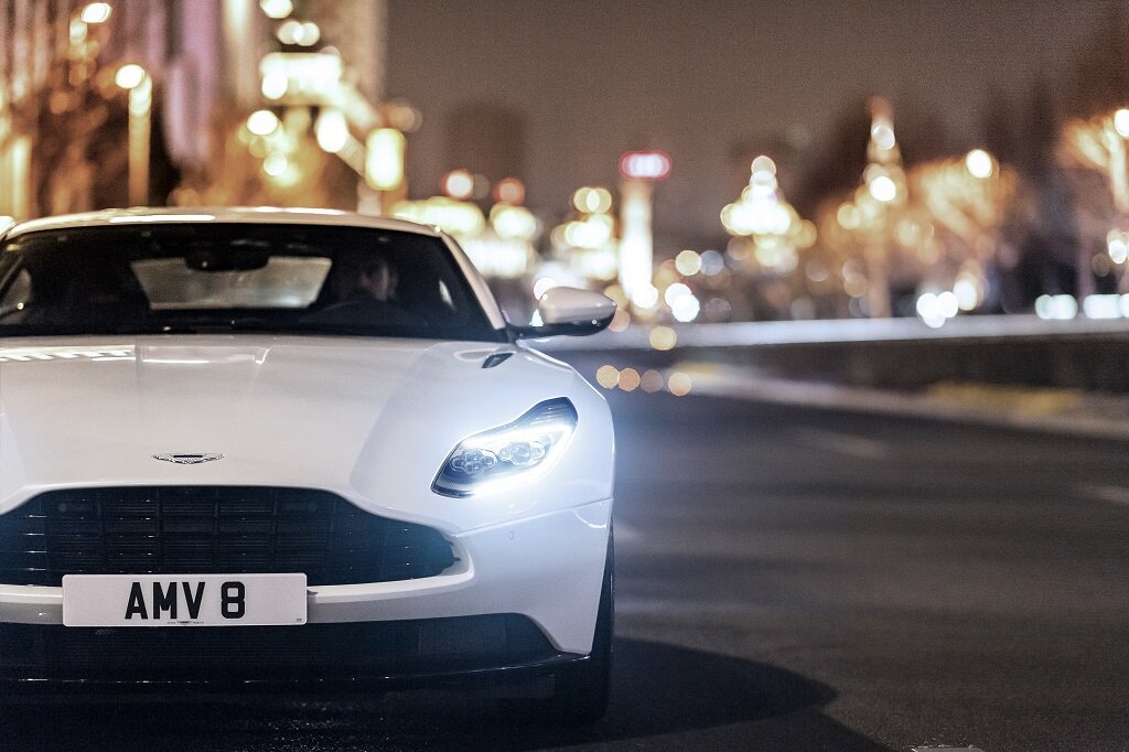 Премьера купе DB11 с восьмицилиндровым мотором состоялась в конце июня 2017 года
