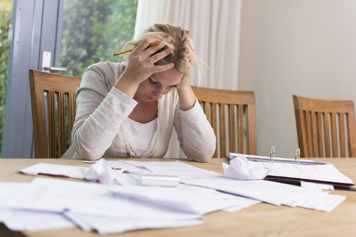 https://www.cordcuttersnews.com/wp-content/uploads/2019/09/bills-frustrated-woman-large.jpg