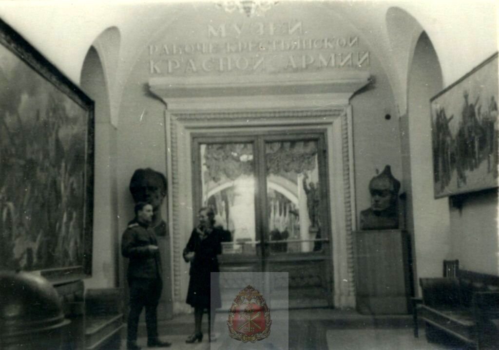 Вход в Центральный музей Красной Армии, 1940-е гг.