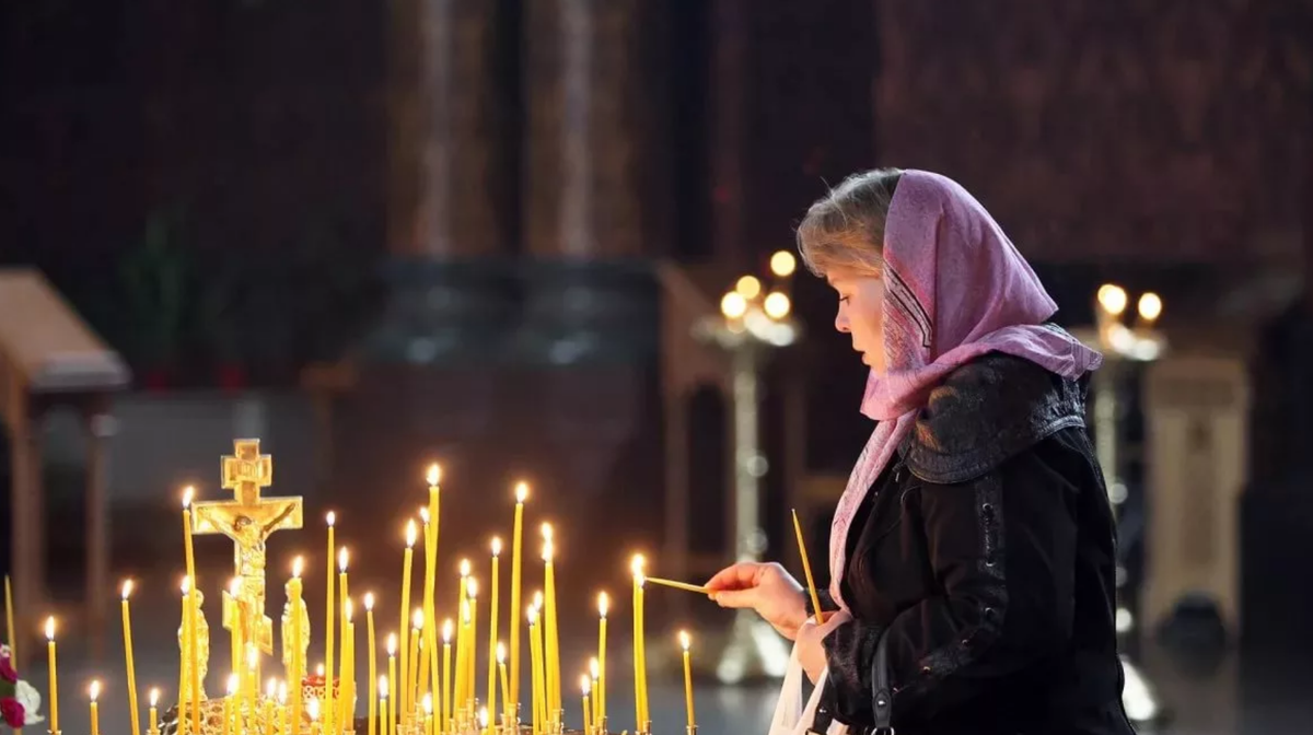 Поминовение усопших в церкви. Поминальная родительская суббота Великого поста. Радоница поминовение усопших 2022. Родительская суббота в храме. Великий пост в храме свечи.