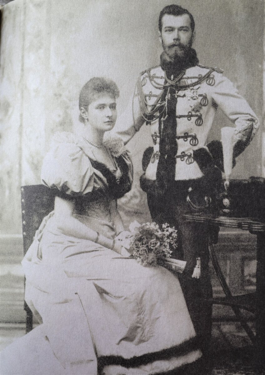 Император Николай II и императрица Александра Федоровна в год свадьбы. 1894 г., Автор фотографии: Eduard Uhlenhuth.