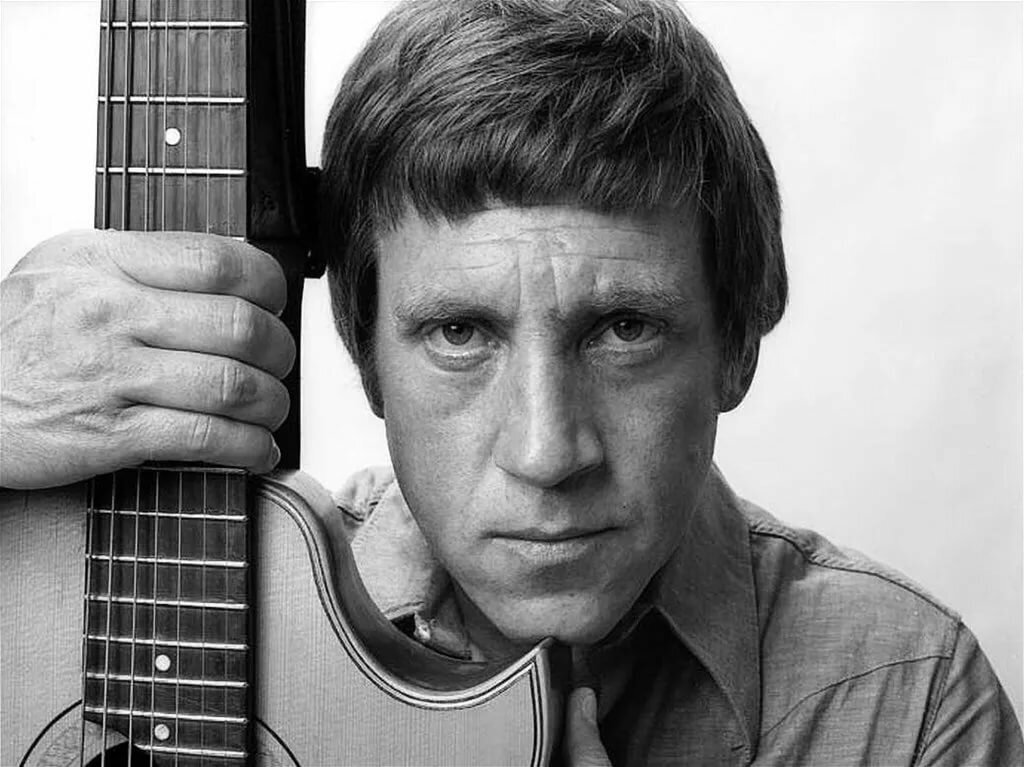 Владимир Семёнович Высоцкий (25 января 1938 — 25 июля 1980) — советский поэт, актёр театра и кино, автор-исполнитель песен (бард); автор прозаических произведений и сценариев. Лауреат Государственной премии СССР.