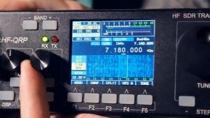 Download Video: mcHF QRP - очень маленький SDR трансивер на все КВ диапазоны (M0NKA).