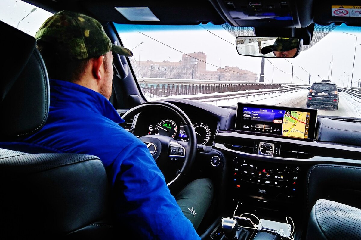 Лучшие ходовые качества и комфорт управления проявляются в сложных дорожных условиях. Городской off-road.