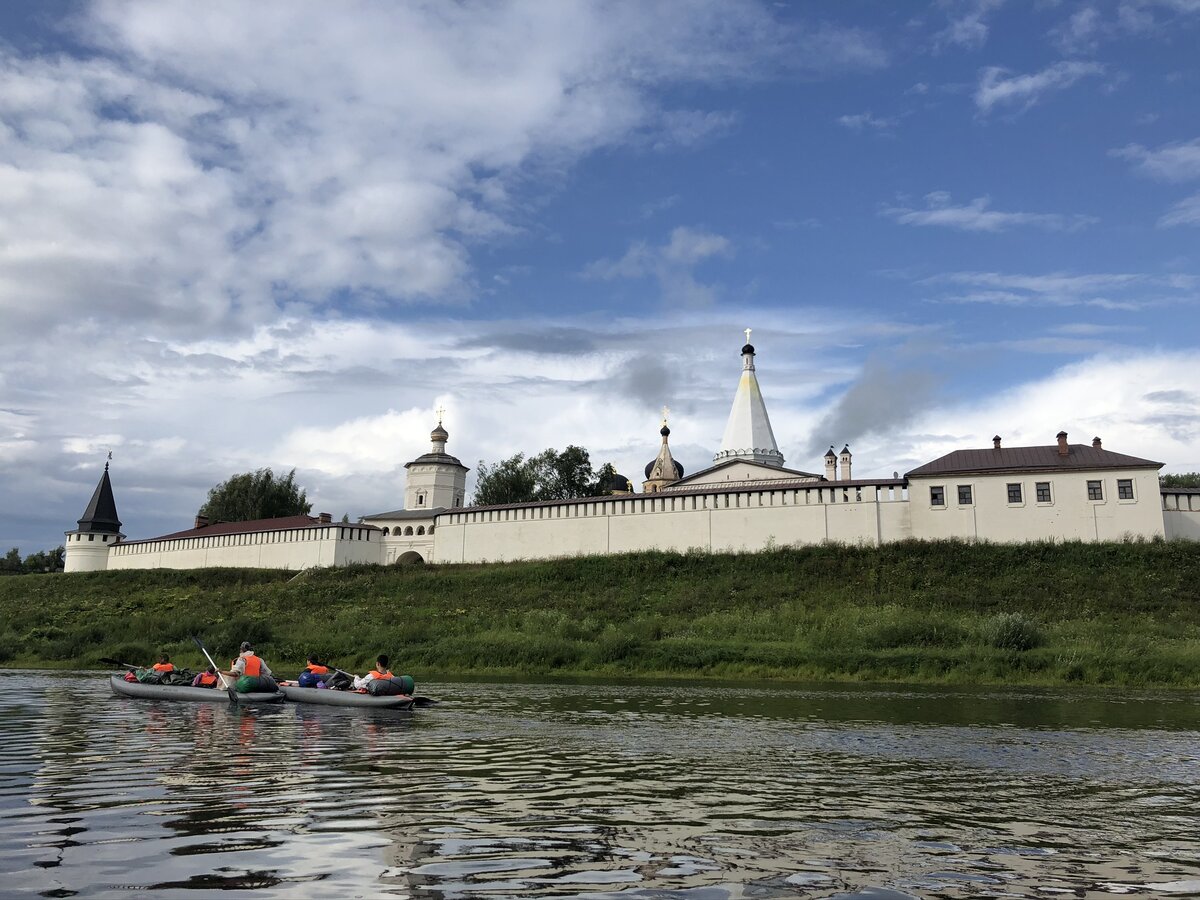 Тверь старица завтра. Старица Волга. Старица Тверь. Старицкие ворота на Волге. Город Старица на Волге.