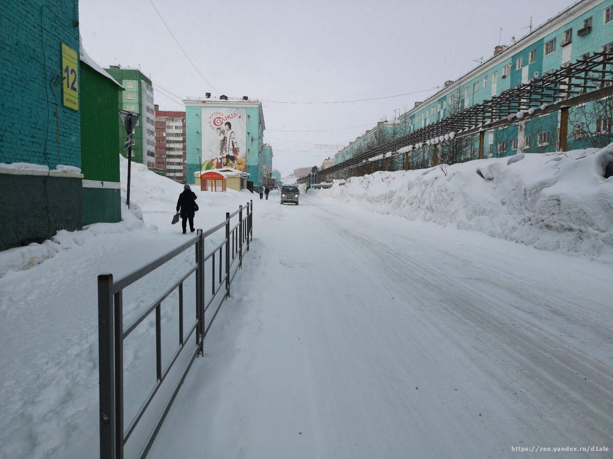 Почему на Севере дома покрашены в яркие цвета? Не для поднятия настроения, а чтобы скрыть тлен и разруху