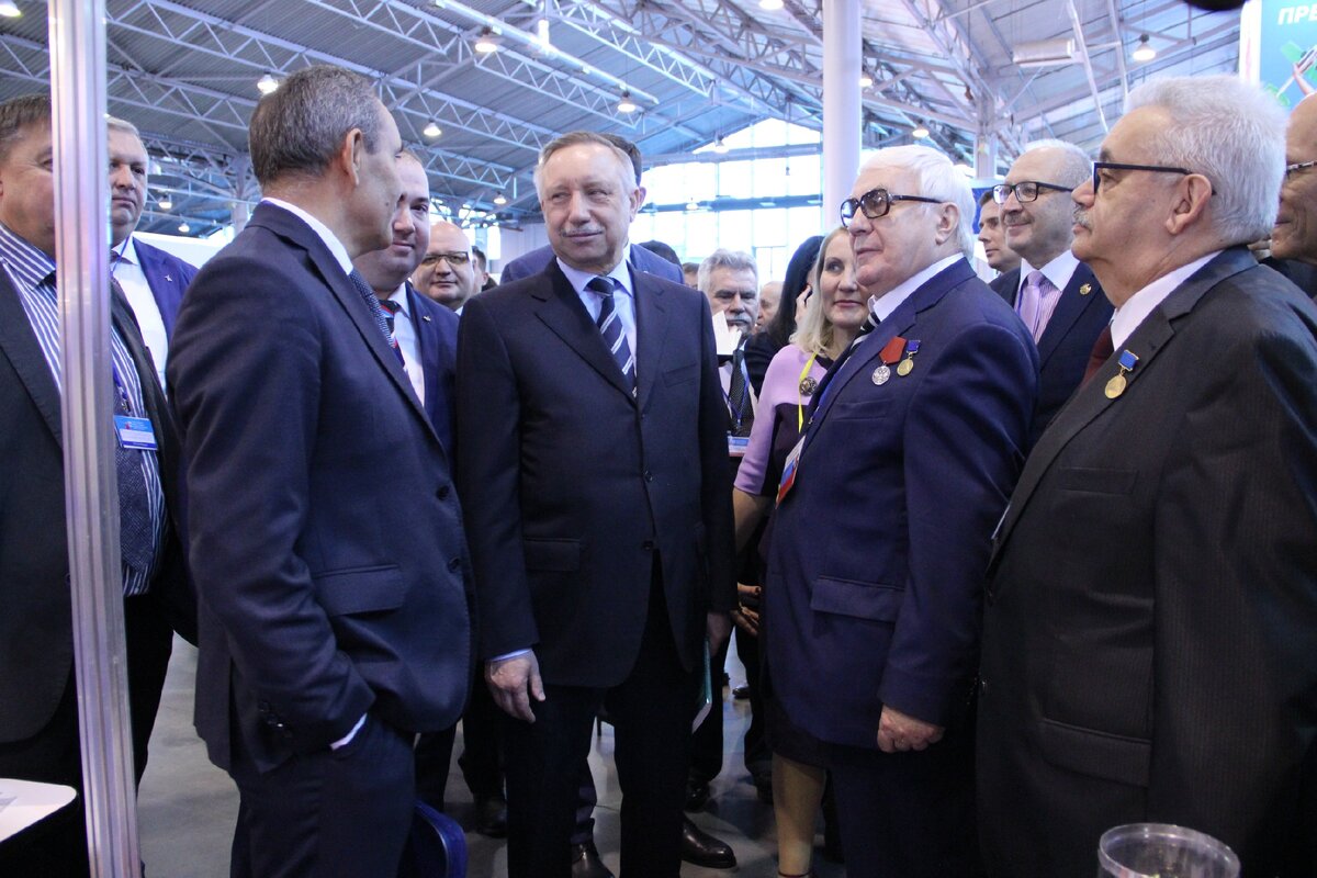 2018 год. На выставке малого бизнеса в Ленэкспо - и.о.губернатора Александр Беглов в гостях у Союза.