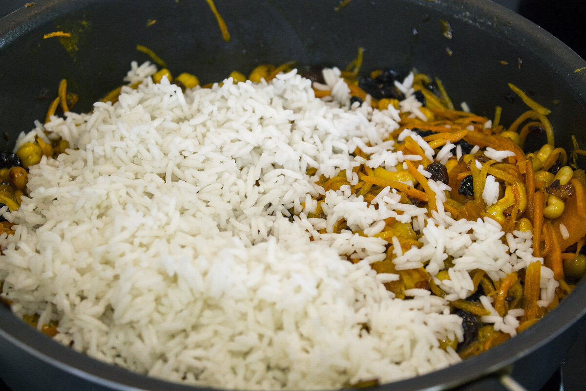 Плов с бурым рисом. Диетический плов с курицей. Диетический плов для диабетиков. Булгур с баклажанами и помидорами. Плов можно при диабете 2 типа.