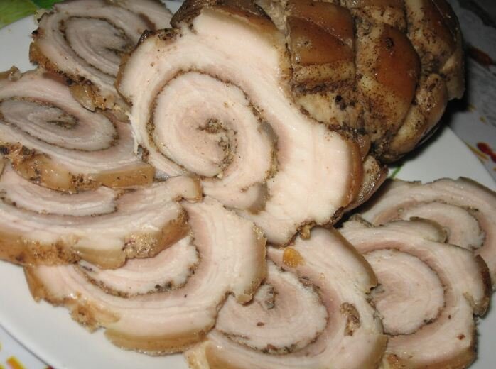 Мясной рулет из свиной грудинки - просто, вкусно и бюджетно