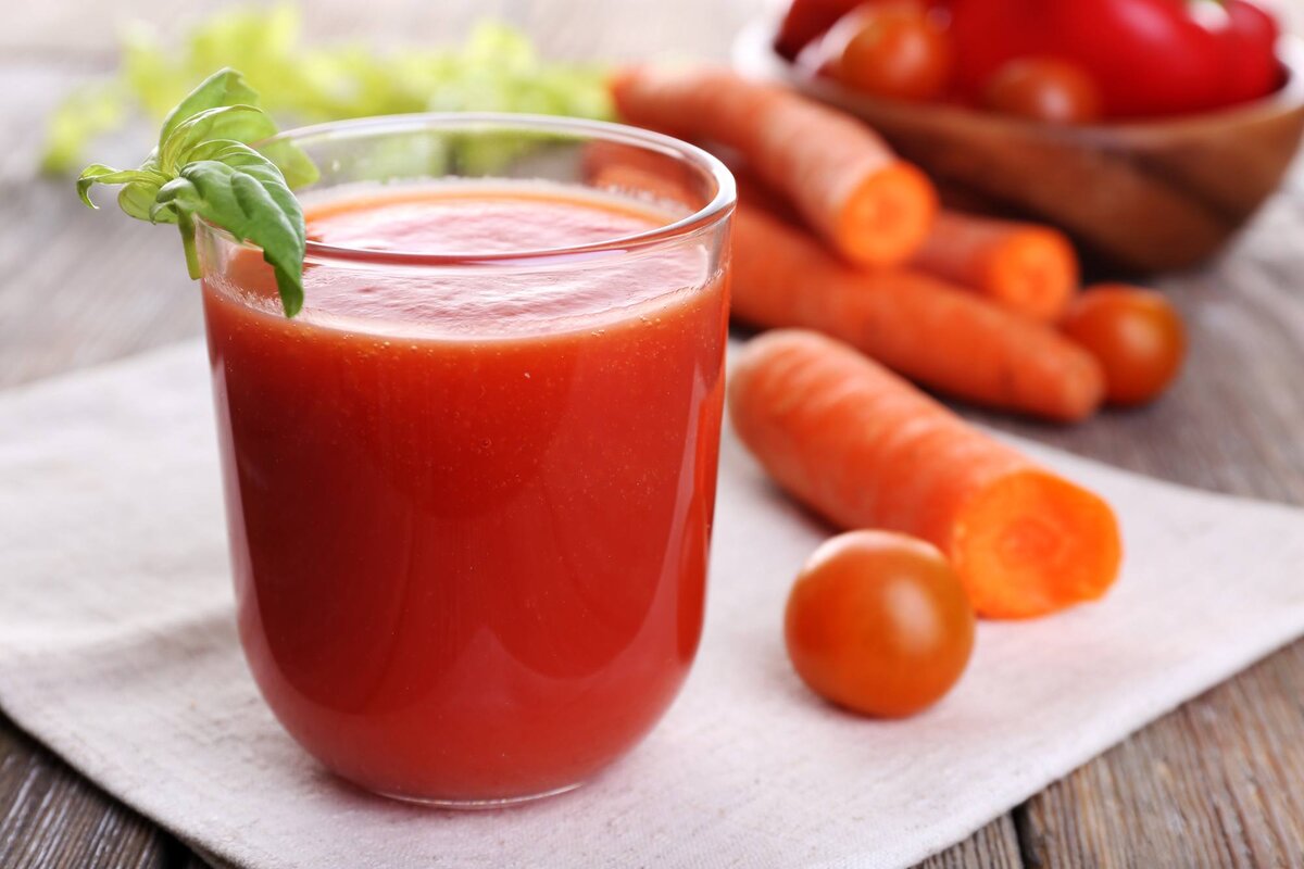 Томатно морковный сок. Томатный сок. Томатный смузи. Смузи из томатов. Овощи в томатной пасте