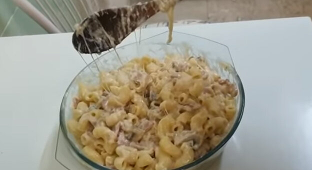 Соус с сыром прекрасно тянется