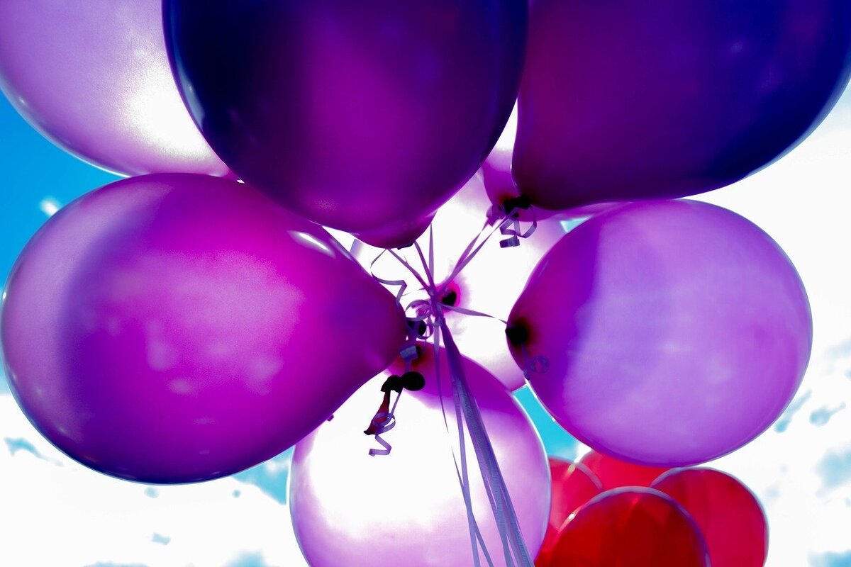 https://pixabay.com/ru/photos/воздушные-шары-день-рождения-1869816/