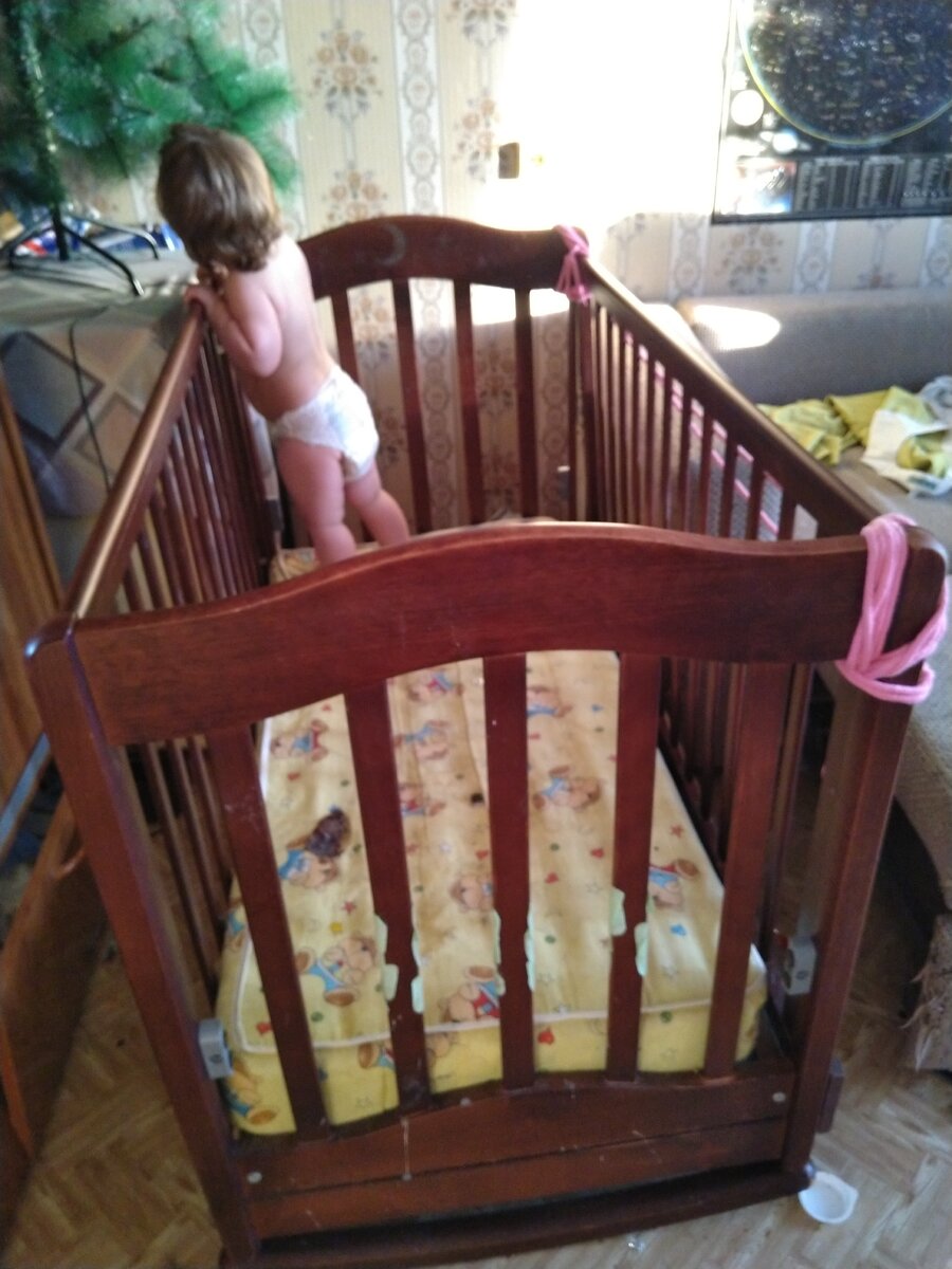 Вот такая кроватка, видавшая уже троих)