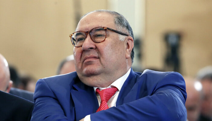 Родившийся в Узбекистане миллиардер Алишер Усманов заработал свое огромное состояние благодаря добыче металла и добыче полезных ископаемых, а также значительным инвестициям в Apple, телекоммуникационного гиганта МегаФон и технологического гиганта Mail.Ru Group. Он использовал свое огромное богатство, чтобы купить одну пятую долю в «Арсенале» Премьер-лиги, а также инвестировать в Международную федерацию фехтования (он бывший фехтовальщик). Усманов также углубился в благотворительность, жертвуя миллионы на художественные коллективы, спортивные благотворительные и научные организации. Капитал: 14,7 млрд долларов