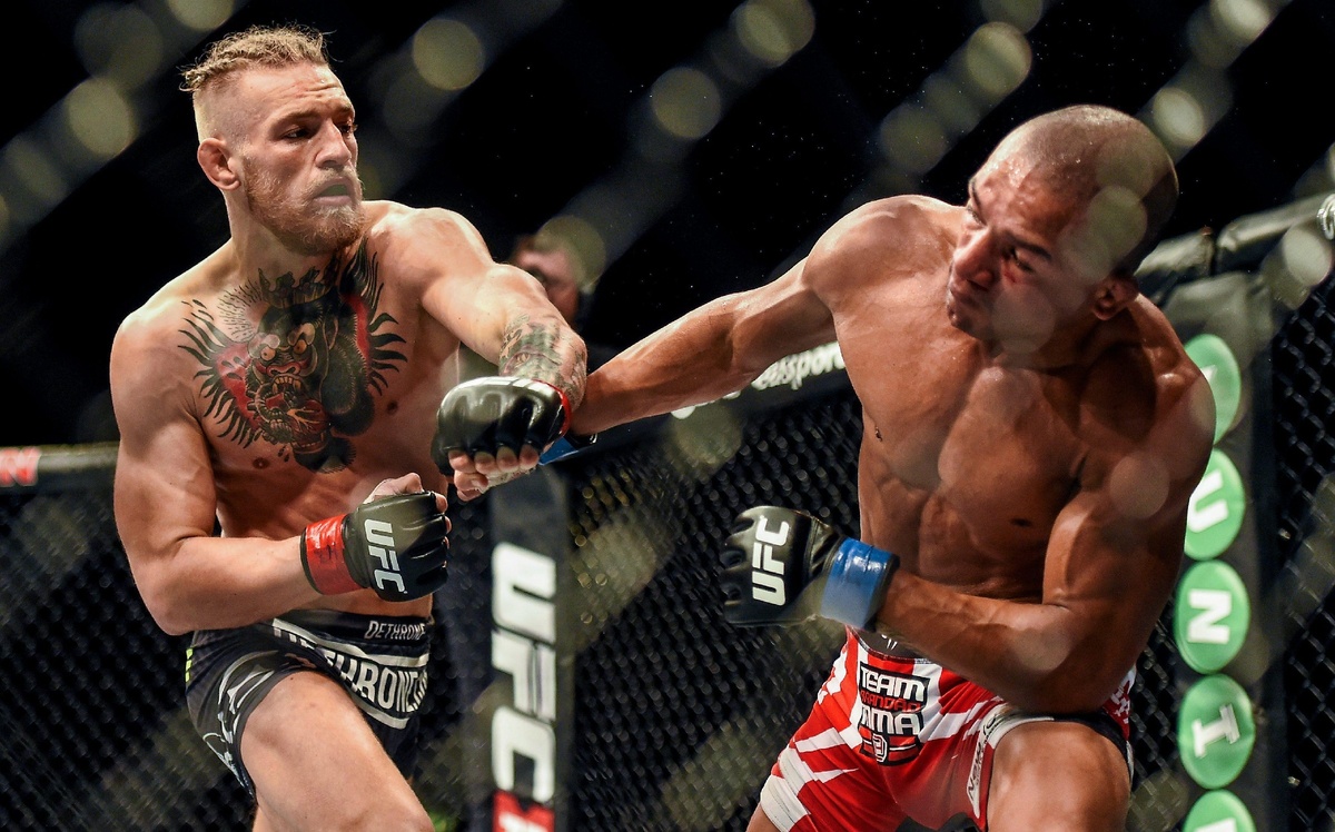 Конор много сделал для того чтобы бойцы получали большие гонорары от устроителей "боёв".. Фото: открытые источники интернета.