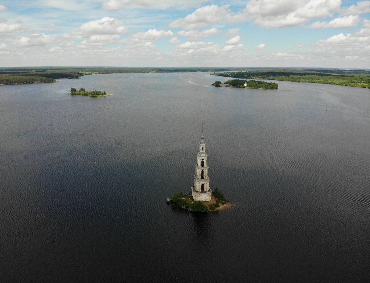 Затопленная церковь в калязине фото под водой