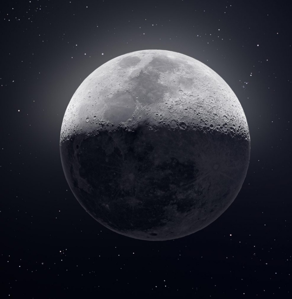 Кажется, будто на этом снимке Луна сфотографирована прямо со своей орбиты — детализация просто поражает: виден буквально каждый кратер, каждое пятнышко на поверхности нашего естественного спутника. Но на самом деле снимок сделан с расстояния 384 400 км из дома астрофотографа Эндрю Маккарти в штате Сакраменто, Калифорния.