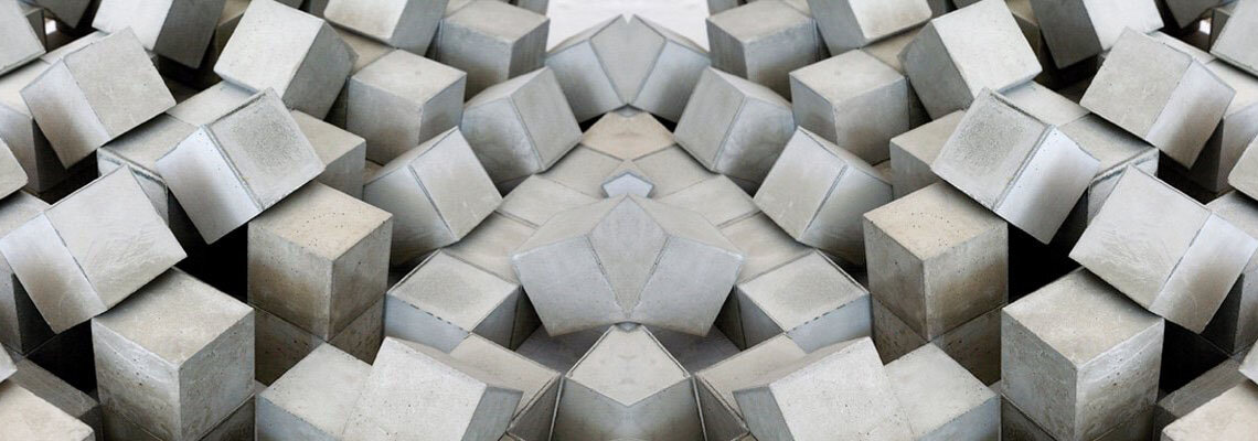 Марка бетона, как усреднённый показатель, задаёт его класс прочности, но это в идеальных условиях. А что же происходит на самом деле?