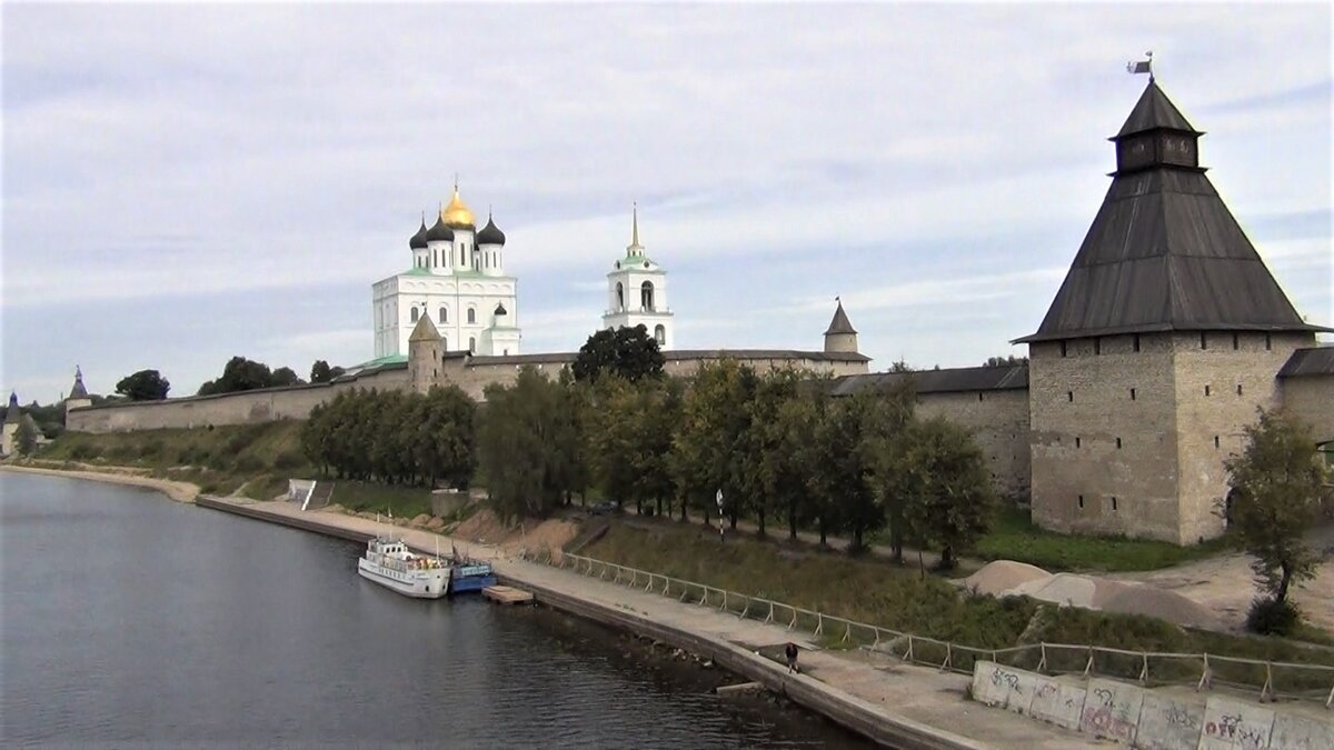 вид на Кремль с Ольгинского моста