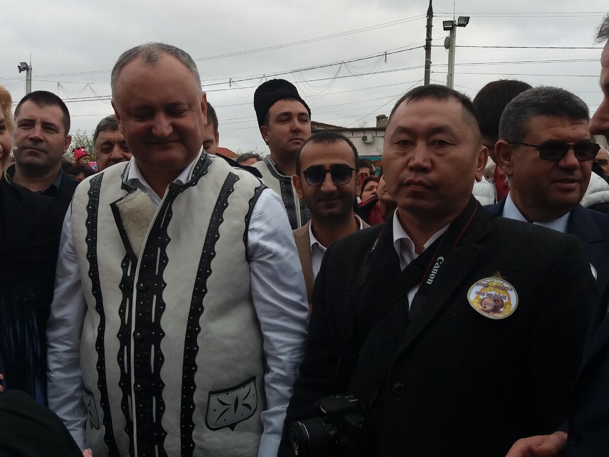 Экс-депутат Кудирмеков А.В и экс-президент Республика Молдова Додон Игорь Николаевич.