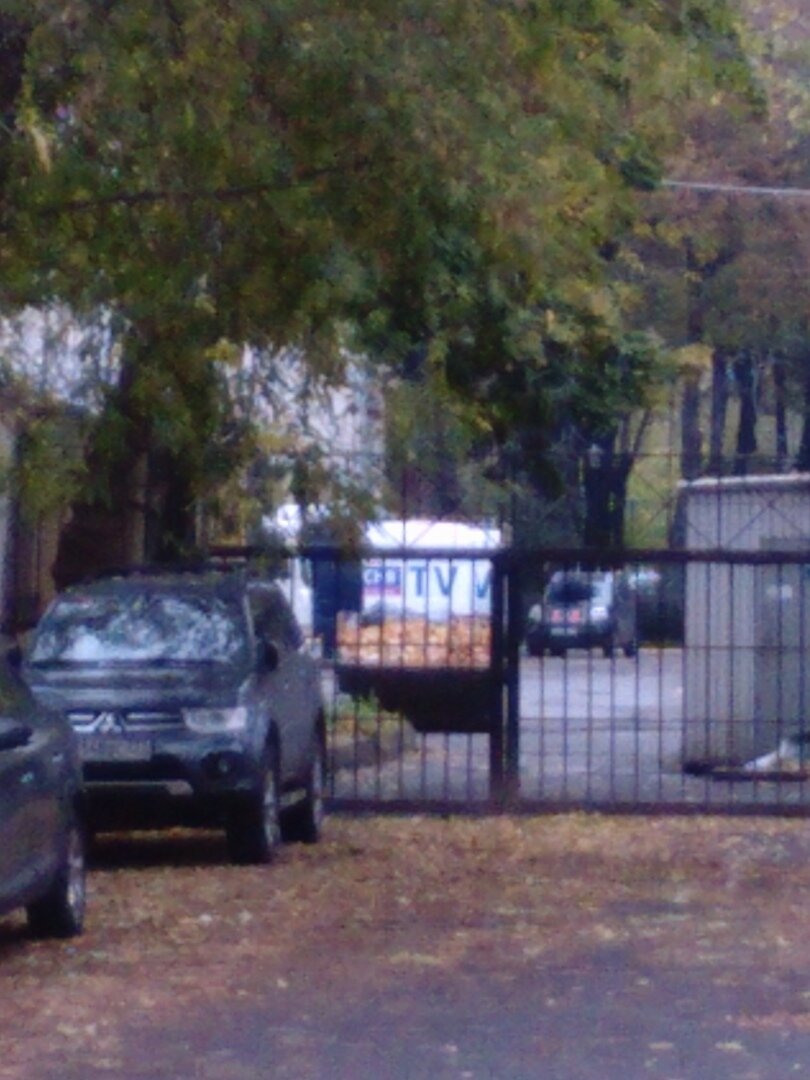 Со двора. Работает! Трудится! Сейчас там ВГТРК. (фото автора)