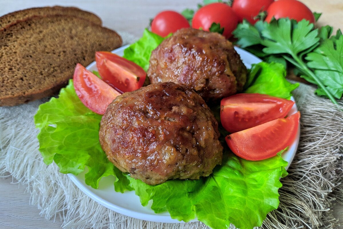 Рецепт котлет в духовке. Мясные котлеты с батоном. Мясные котлеты в духовке в рукаве. Мясные котлеты без яиц. Биточки мясные стол 5.