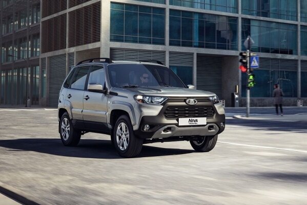 На снимке автомобиль представлен в версии Off-road со шноркелем. 