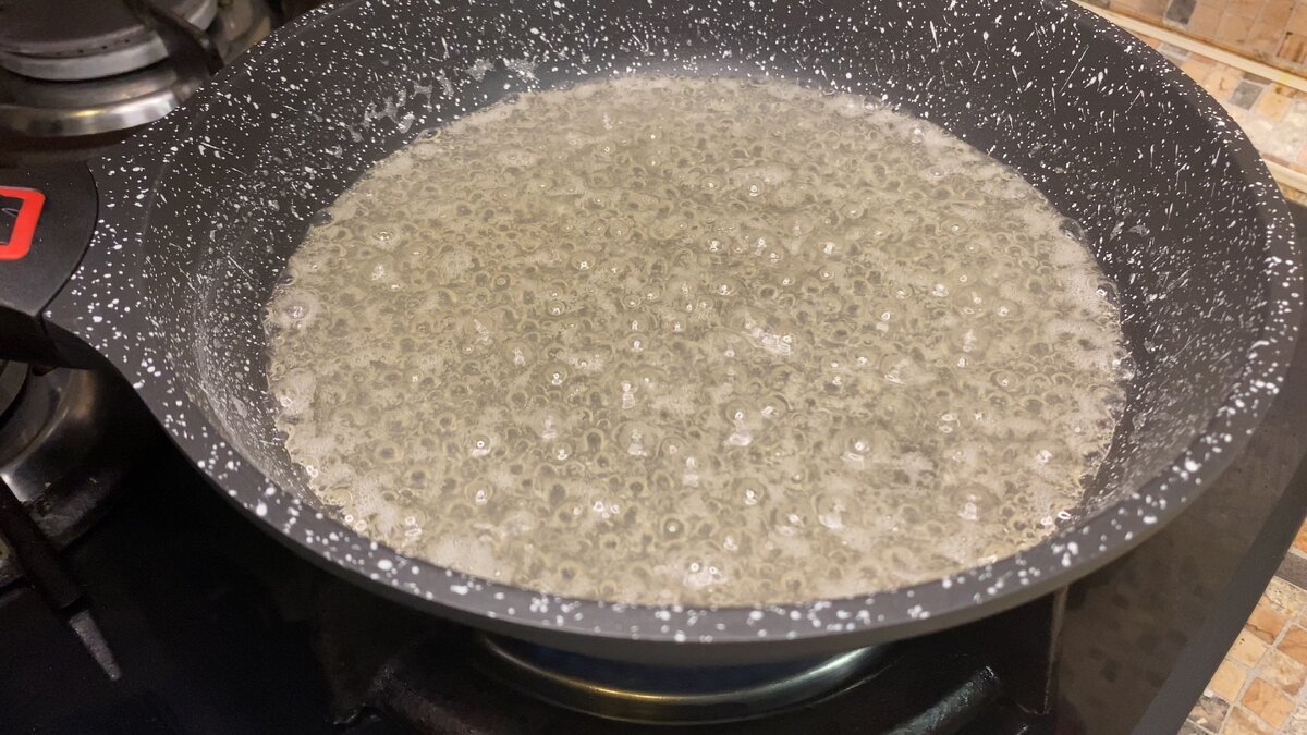 Стеклянные розы из клубники.