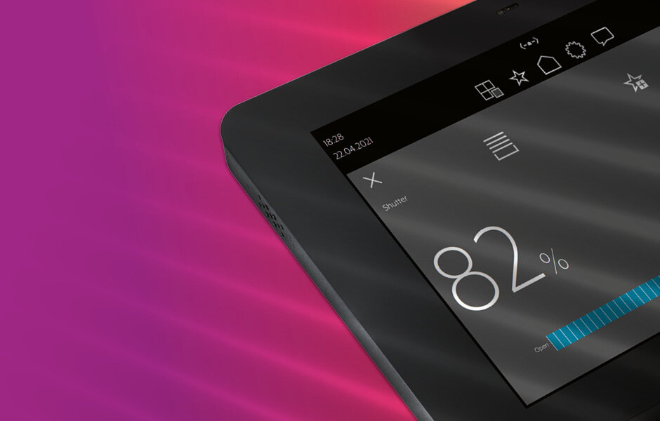 Новая сенсорная панель JUNG Smart 8