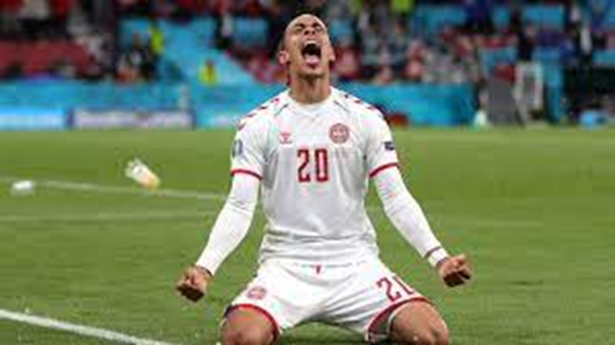 Нападающий немецкого клуба "РБ Лейпциг" и сборной Дании Юссуф Поульсен празднует гол в ворота сборной России