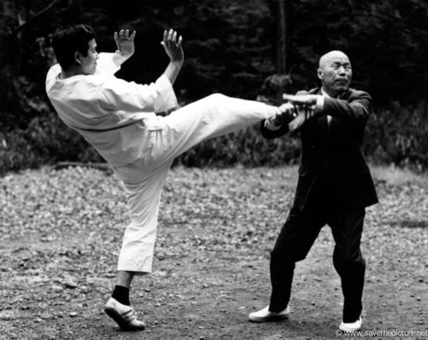 Кеничи Саваи. Фото с сайта https://savethepicture.net/taikiken/taikiken-meiji-jingu/