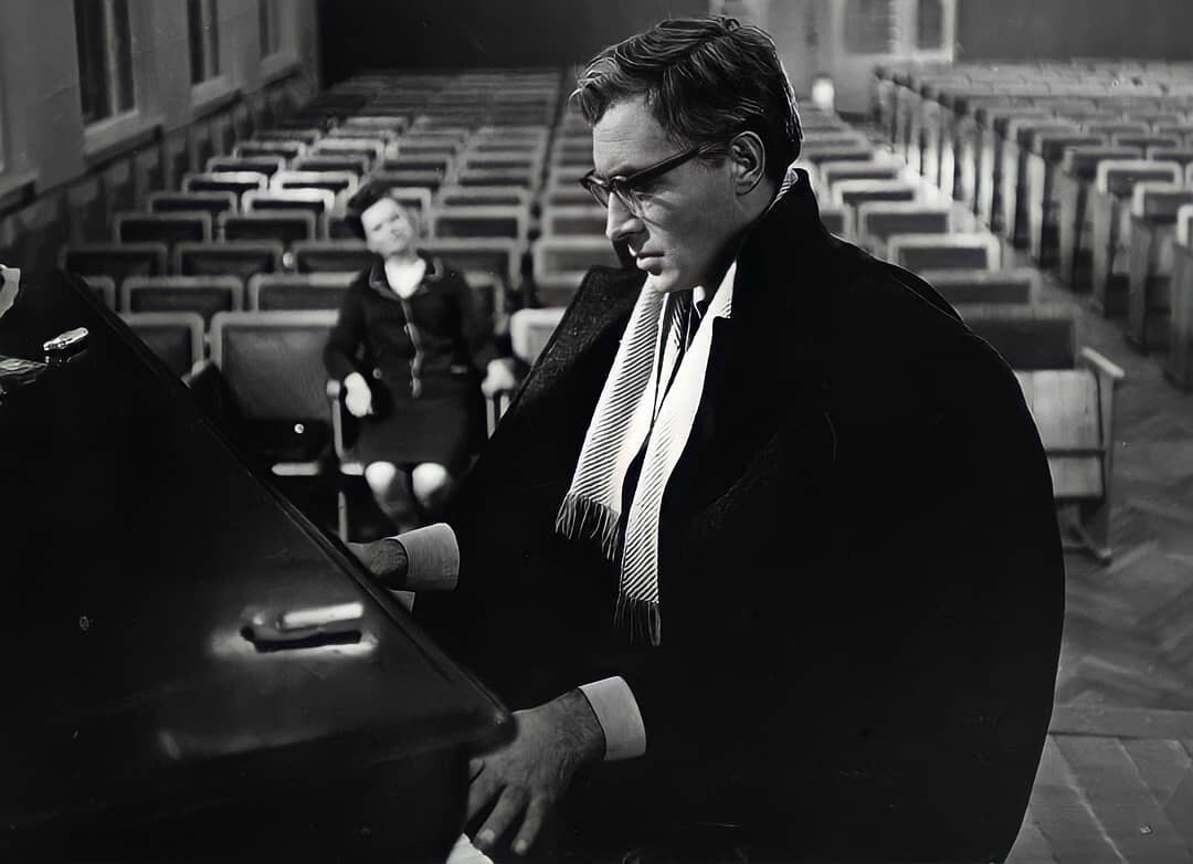 Учитель музицирует, цитирует, парирует и просто хандрит