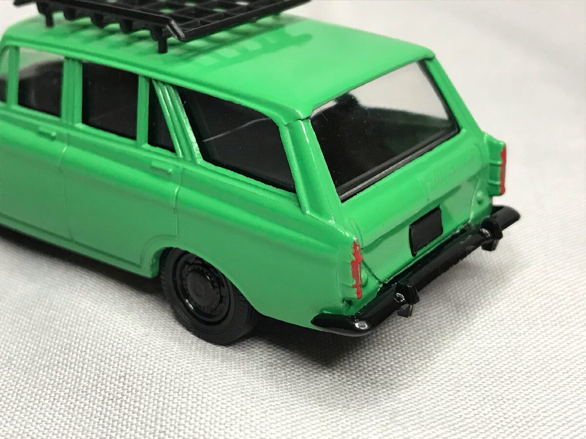 У меня задерживались мысли о том, что модель заводская. Это было обусловлено, к примеру, качеством окраски стопов - уж очень близко к заводу. Конечно, это мелочь, которую легко подделать. На фоне прочих факторов - близкая к заводу окраска стопов - значения не имеет. 