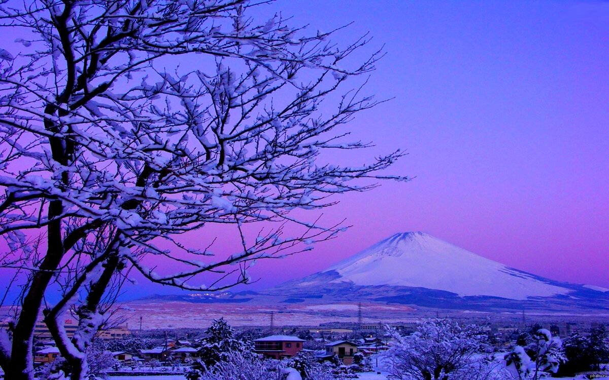 Гора Фудзияма зимой в Японии