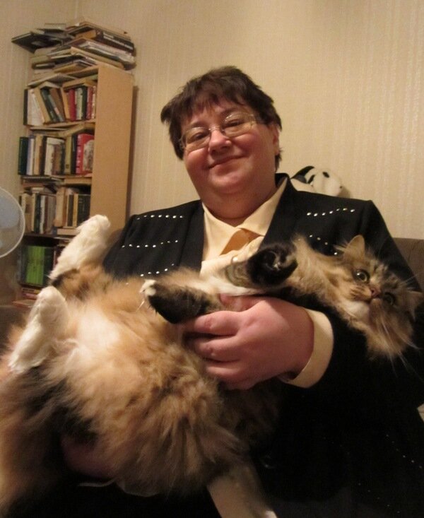 На этом фото я в весе примерно 140 кг - это когда я уже начала худеть и сбросила примерно 20-25 кг. Фото 2012 года