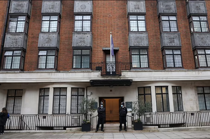 Нам говорят, что это было что-то вроде планового обследования. Не волнуйтесь, мол.