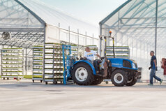 Трактор New Holland серии T4 V/N/F в работе 