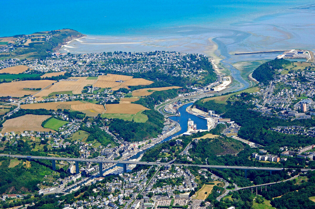Вид с птичьего полета на город Сен-Бриё. Фотография из свободных источников.