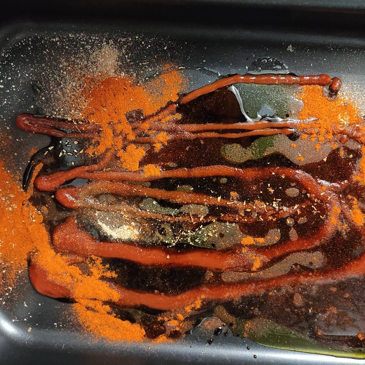 Это не картина знаменитого художника. Это маринад для ребрышек.