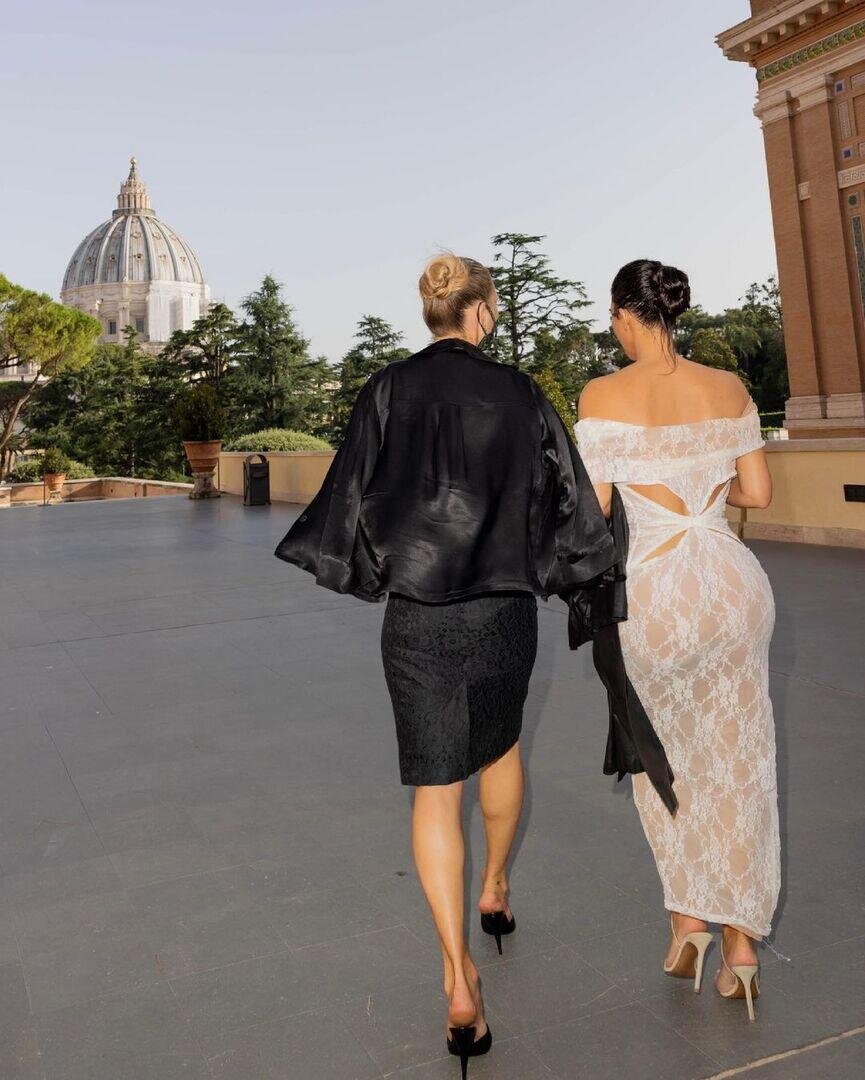 Ким Кардашьян и Кейт Мосс в Риме
Фото: Instagram @kimkardashian