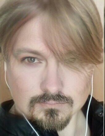 Вот это больше бы соответствовало. Но уж чо есть, то есть... Это FaceApp