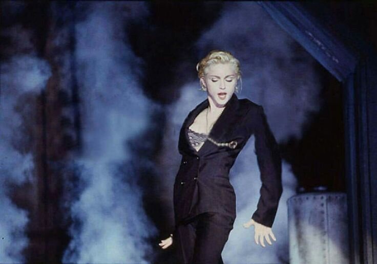 Madonna express yourself. Express yourself. Madonna celebration remix обложка. Madonna express yourself. Мадонна в рекламе крема 1990 япония.