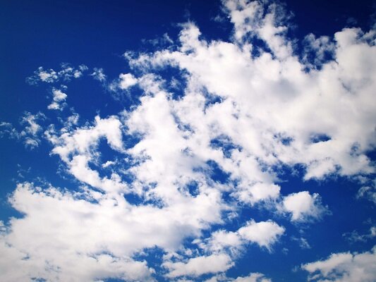 Облака тоже любят смотреть на нас...