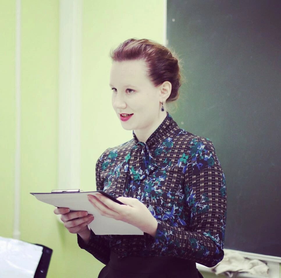 Выглядела я на уроках перед ребятами примерно так) 